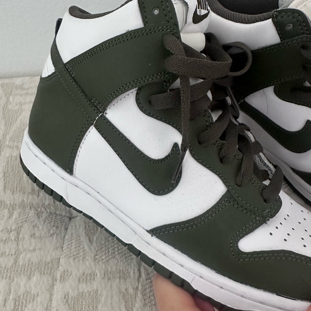 Nike - Picture 5 of 6